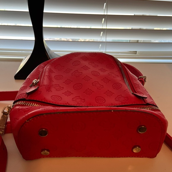 Guess Mini Backpack - Picture 4 of 7